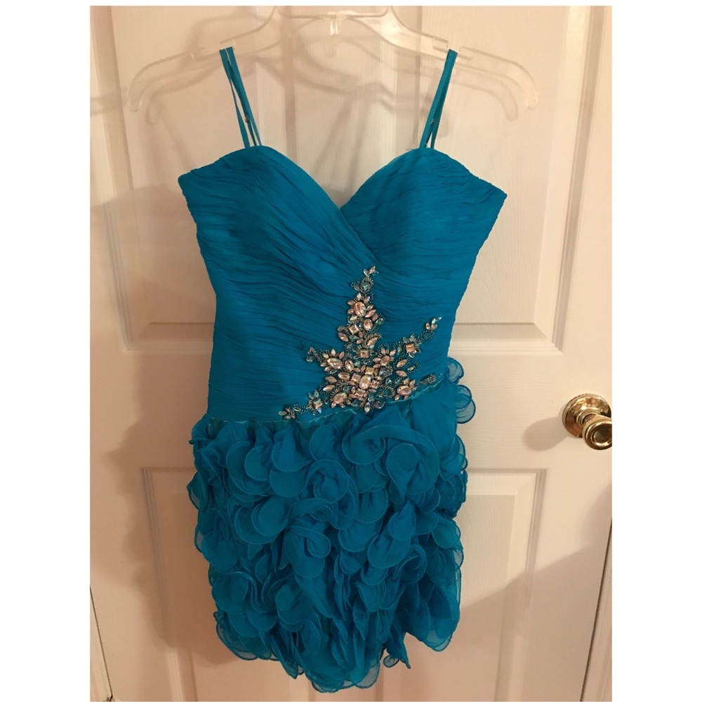 Terani Couture size 2 semi dress